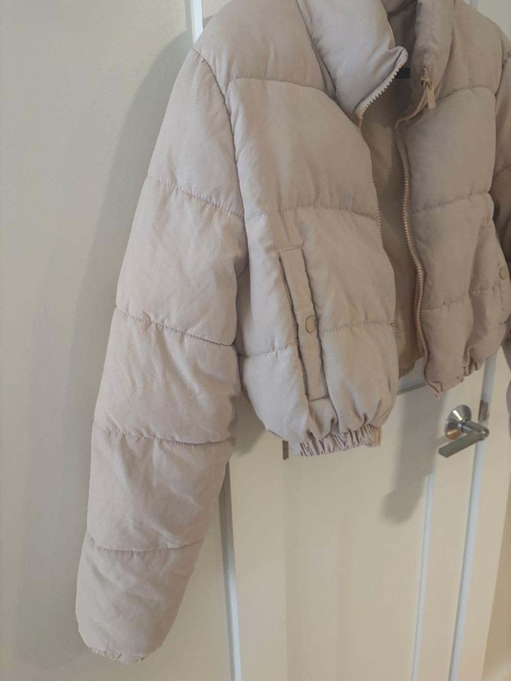 PrettyLittleThing Pale Pink Cropped Puffer Jacket - Picture 2 of 5